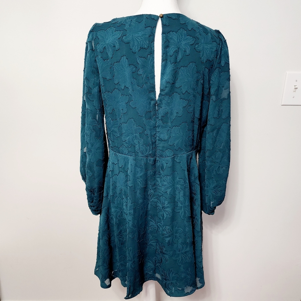 GORGEOUS ANTHROPOLOGIE  Deep V Dress NWT - Picture 5 of 10